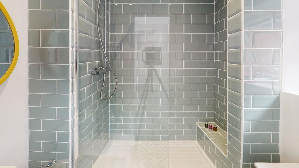 Peoples-Hall-Cottage-1-Bathroom 1