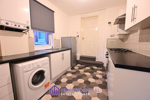 3 bedroom flat to rent, Wingrove Avenue, Fenham NE4