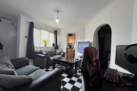 1 bedroom apartment to rent, Studio Plus Henham Court, Mowbrays Road Romford, Romford