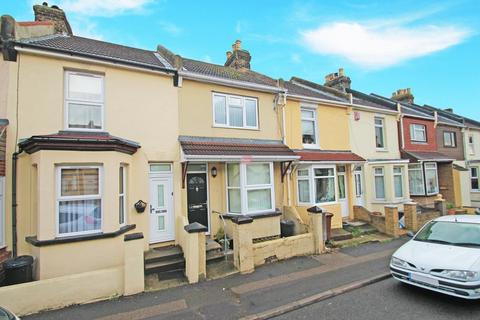 3 bedroom terraced house to rent, King Edward Road, Gillingham