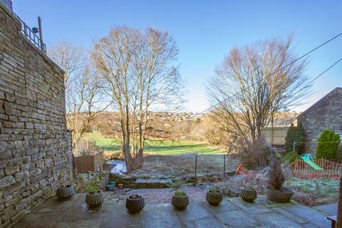 3 bedroom end of terrace house for sale, 134 Stainland Road, Greetland HX4 8BQ