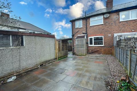 3 bedroom end of terrace house for sale, Amersham Close, Urmston, M41