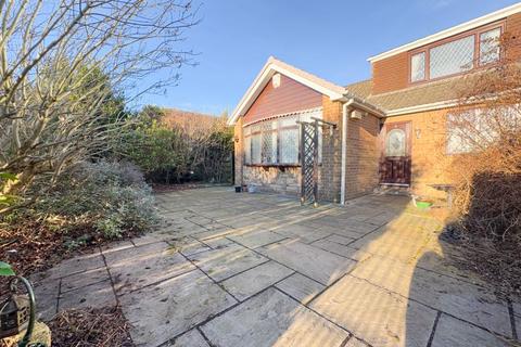 3 bedroom bungalow for sale, Roxburgh Close, Winlaton