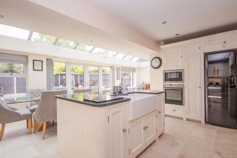 3 bedroom detached house for sale, Petresfield Way, Brentwood CM13