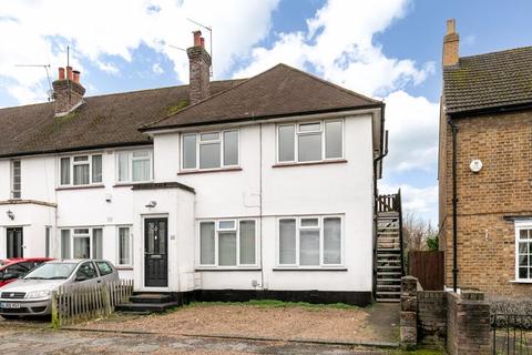 2 bedroom maisonette for sale, Manor Road, Walton-On-Thames