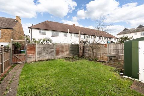 2 bedroom maisonette for sale, Manor Road, Walton-On-Thames