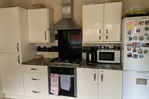 1 bedroom in a house share to rent, Noel Road, London W3