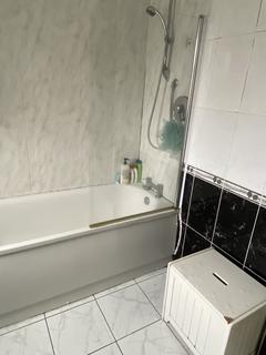 1 bedroom in a house share to rent, Noel Road, London W3