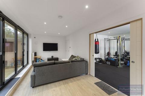 1 Trenham Drive, Warlingham, CR6 9RU