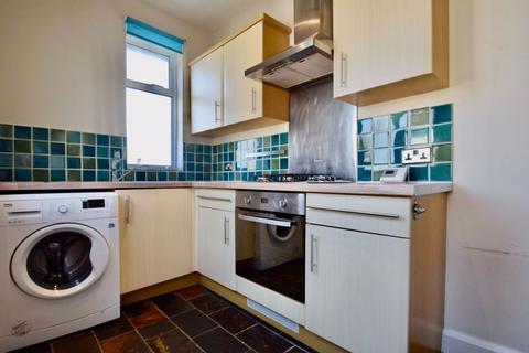 2 bedroom flat for sale, Hamilton Road, London SW19