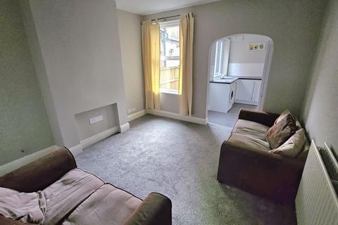 3 bedroom terraced house to rent, Millicent Grove, West Bridgford, Nottingham, NG2 7QB