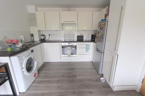 2 bedroom flat for sale, Wave Close, Walsall, West Midlands, WS2