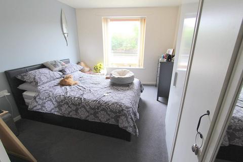 2 bedroom flat for sale, Wave Close, Walsall, West Midlands, WS2