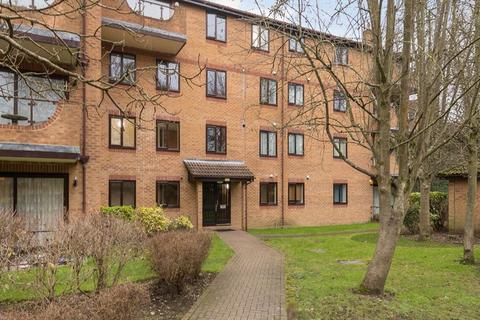 3 bedroom apartment for sale, Campion Close, Croydon