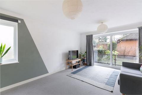 3 bedroom apartment for sale, Campion Close, Croydon