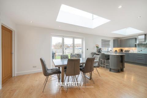 35 Hamlet Road, Romford, RM5 2DS