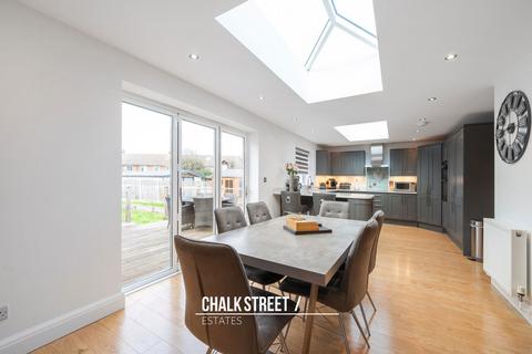 35 Hamlet Road, Romford, RM5 2DS
