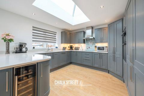 35 Hamlet Road, Romford, RM5 2DS