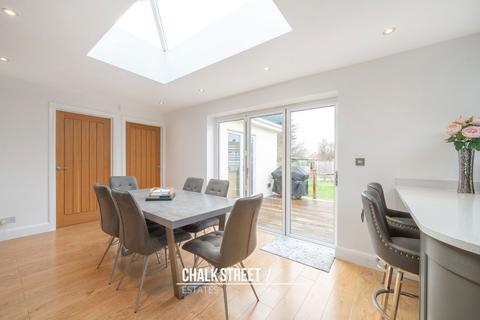 35 Hamlet Road, Romford, RM5 2DS