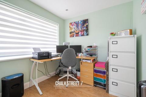 35 Hamlet Road, Romford, RM5 2DS