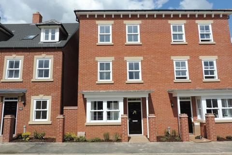 4 bedroom townhouse to rent, Saxon Way, Great Denham