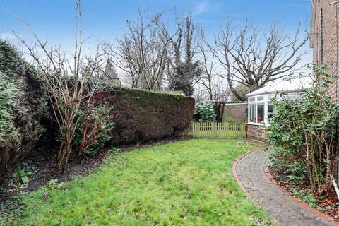 3 Updown Hill, Windlesham, GU20 6AF