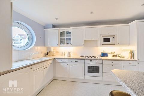 2 bedroom apartment for sale, Lake Avenue, Poole BH15