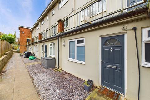 2 bedroom apartment for sale, Queens Court, Brimscombe, Stroud, Gloucestershire, GL5