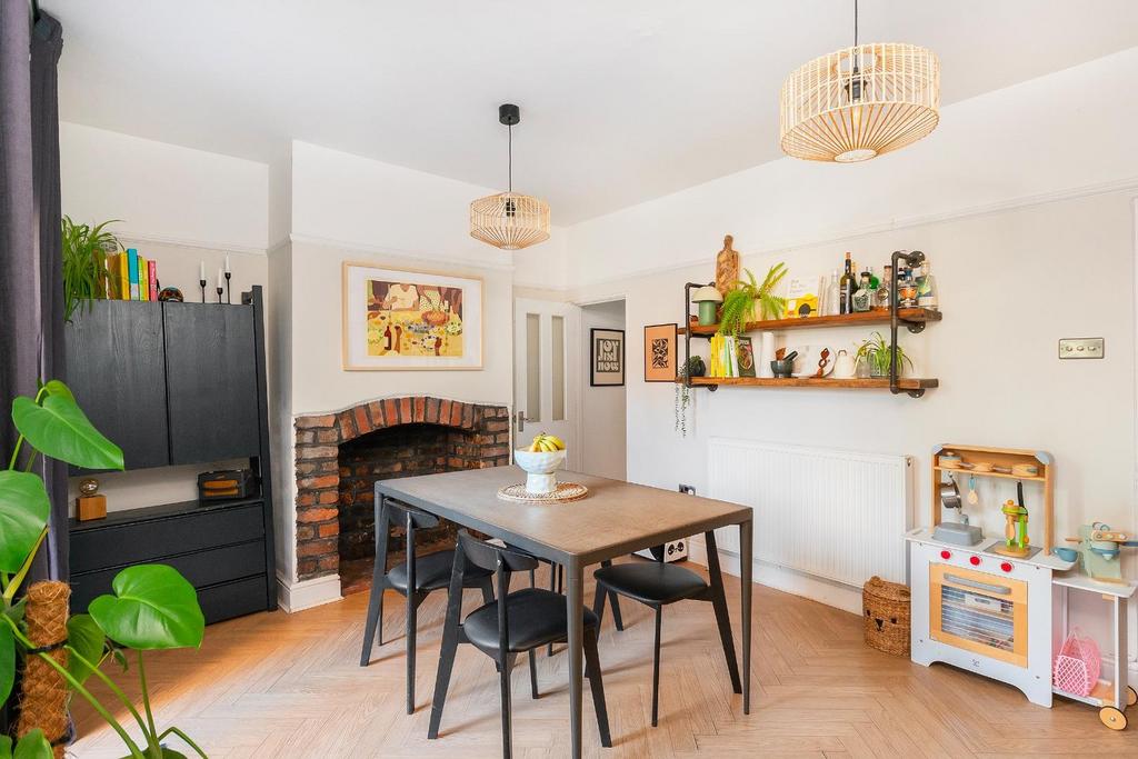 0 Q5 SKD - Dining Room D.jpg