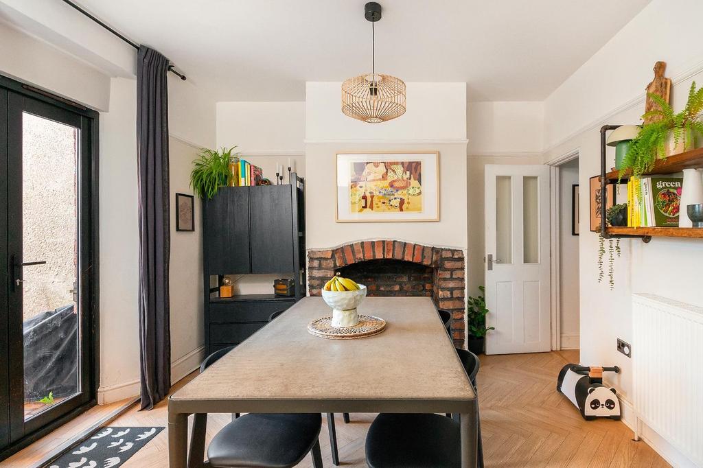 0 Q5 SKD - Dining Room E.jpg