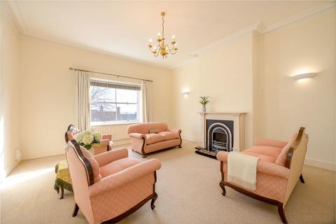 3 bedroom flat for sale, High Street, Newnham GL14