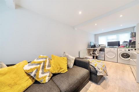 32 Lodge Avenue, Elstree, Borehamwood, WD6 3ND