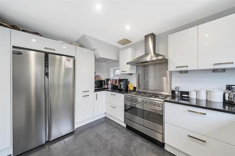 32 Lodge Avenue, Elstree, Borehamwood, WD6 3ND
