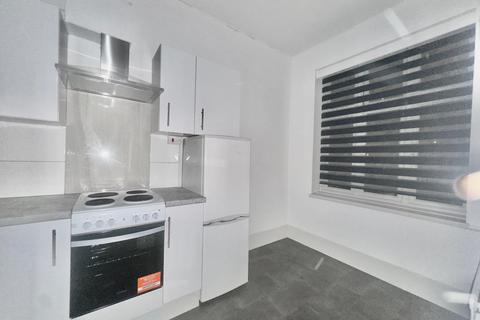 Studio to rent, Thrale Road, SW16