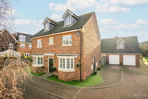 5 bedroom detached house for sale, Daltons Shaw, Orsett, RM16 3GY