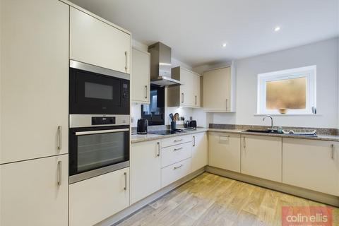 2 bedroom ground floor flat for sale, Holbeck Hill, Scarborough
