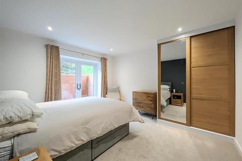 2 bedroom ground floor flat for sale, Holbeck Hill, Scarborough