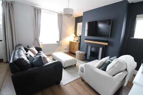 2 bedroom end of terrace house for sale, Ilkley Road, Riddlesden, Keighley, BD20