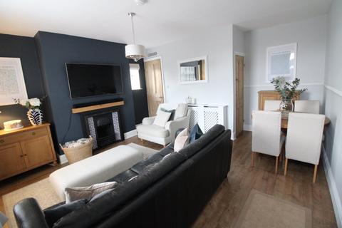 2 bedroom end of terrace house for sale, Ilkley Road, Riddlesden, Keighley, BD20