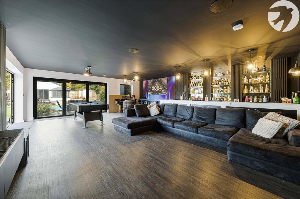 Bar / Social Room