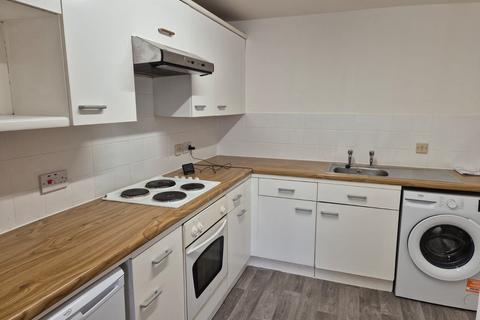 Studio to rent, Eleanor Way, Waltham Cross EN8