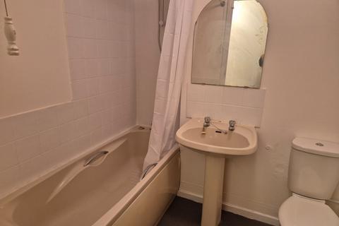 Studio to rent, Eleanor Way, Waltham Cross EN8