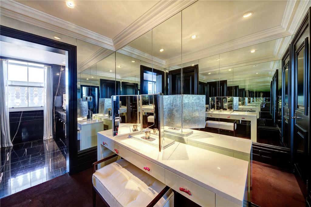 Principal Bathroom