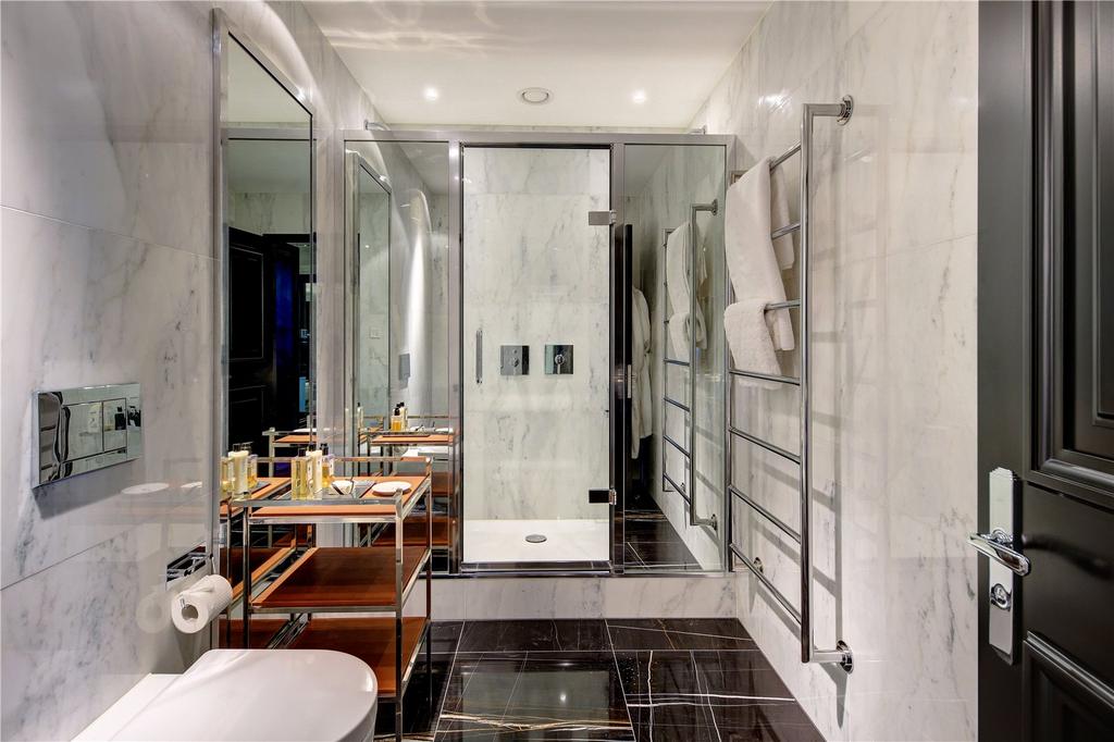 Principal Shower Rm