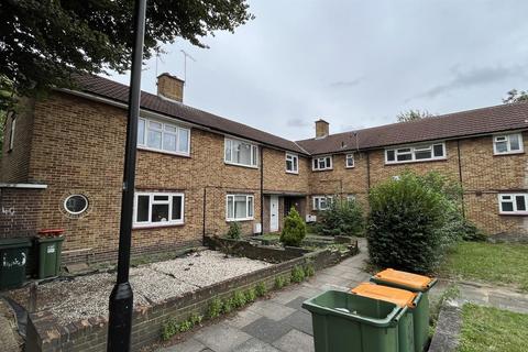 2 bedroom maisonette to rent, Marriott Road, London E15