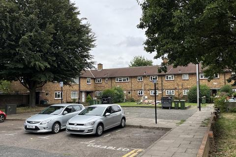 2 bedroom maisonette to rent, Marriott Road, London E15