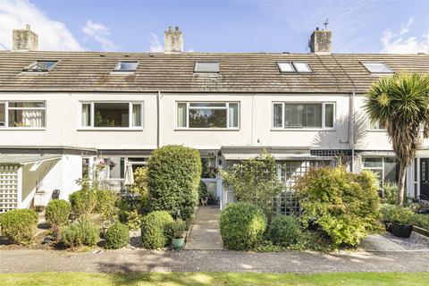 Mulberry Close, Cambridge CB4