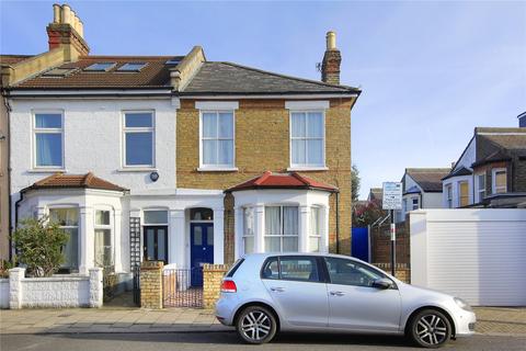 3 bedroom end of terrace house to rent, Beechcroft Road, London SW17