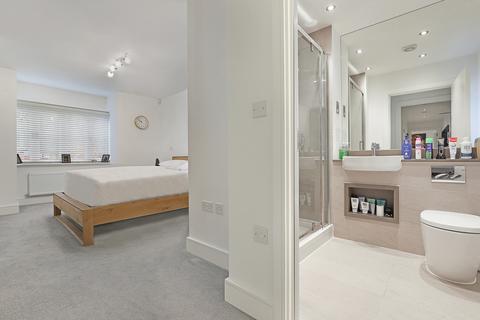 2 bedroom apartment for sale, Royal Oak Close, Essex IG10