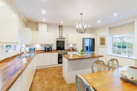 3 bedroom detached house for sale, Dewsbury Road, West Yorkshire WF5
